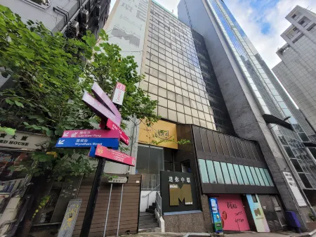 Mini Central Отели рядом с достопримечательностью «Липпо-центр»