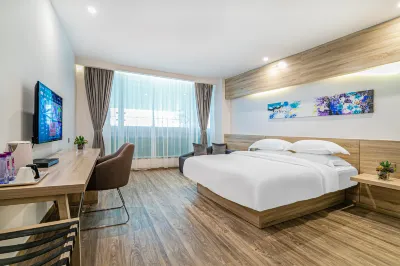 Overseas Chinese Hotel (Lovers Road Beach Swimming Pool) Hotels near Zhuhai Jiuzhou Airport