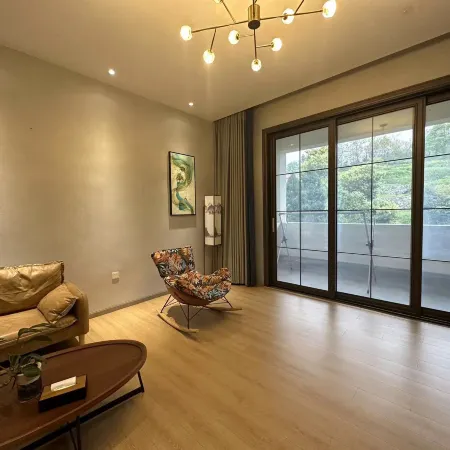Ezhou Shileyuan Huaxi Homestay