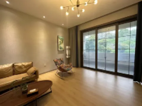 Ezhou Shileyuan Huaxi Homestay