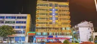 Homeinn Pebble Hotel (Yingshan Sanjiangyuan Jinshi South Road) Hotels in Yingshan