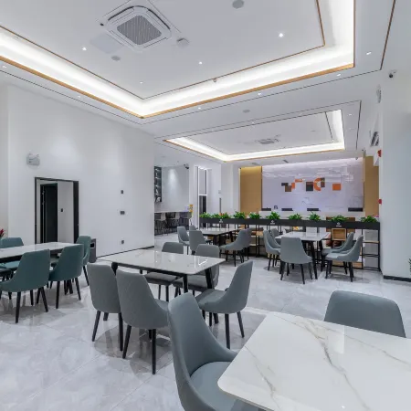 Chonpines Hotel· Yunfu Xinxing Juncheng Square Store