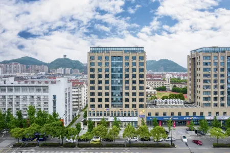 Bote Hotel (Taizhou Shifu Avenue) Отели рядом с достопримечательностью «Taizhou Citizens' Square»
