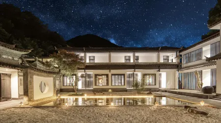 Qingdu Fragrant Lodge (Shangri-La Tiger Leaping Gorge Branch) Отели рядом с достопримечательностью «First bay of the Yangtze River»