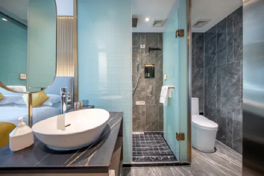 Ancient City Wall Side · Shuman Hotel (Xi'an Bell and Drum Tower Andingmen Subway Station Branch) Отели рядом с достопримечательностью «Shaanxi Institute of Industry and Transportation - Training Building»