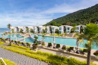 Vannee Golden Sands Beachfront Resort - Beach