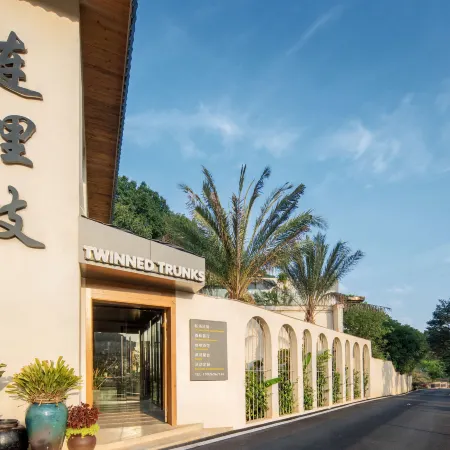 Shining moon hotel