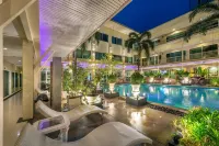 Qiu Hotel Bangkok - BTS On Nut Station - カップル