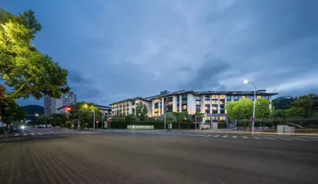 Suichang Tanggong Redison Plaza Hotel Отели рядом с достопримечательностью «Red Army Push Forward Division Monument»