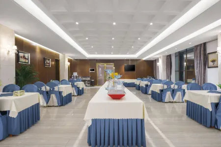 Raspberry·Songhua Hotel (Tianshui Government Center Plaza) Отели рядом с достопримечательностью «Yuquanguan Scenic Area»