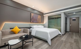 IU Hotel (Chongqing Xiushan Railway Station)