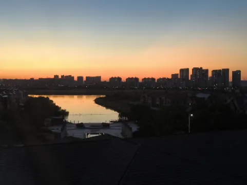 Qingdao Jiaozhou Howard Johnson Hotel Fuhua (Jiaodong Airport Shaohai National Wetland Park Branch)