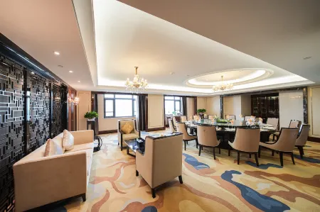 Shuang Xing International Hotel Отели рядом с достопримечательностью «Guhuanghe Shuijing Park»