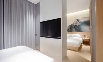Shenghe Jiayuan Hotel (Three Halls and One Courtyard)