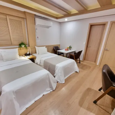 Lex Tourist Hotel Отели рядом с достопримечательностью «Флагманский магазин Line Friends»