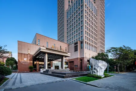 New Century Hotel Pudong Shanghai Отели рядом с достопримечательностью «Gaodong Ecological Garden»