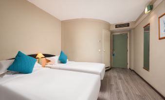 Yixiang Hotel (Wuhan Wansongyuan Wangjiadun East Metro Station)