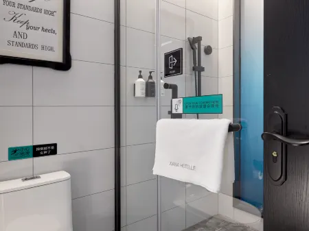 Xana Hotelle (Xinfeng Leideng Chuangye Industrial Park) Отели рядом с достопримечательностью «Chenyi Square»