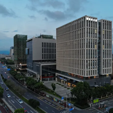 Yiju Life Hotel (Ningbo Dongbu Xincheng International Convention Center)