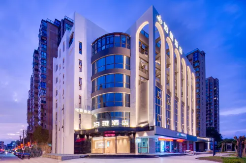 boya hotel - parking