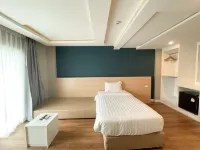 Wisdom Hotel & Residence - balcony