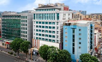 Dongguan Qinye Business Hotel (Fenggang Yongsheng Street)