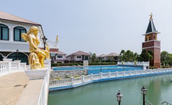 Pattaya detached four-bedroom pool villa