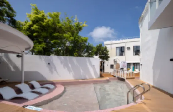 Three Lives · Blooming Pool Homestay (Sanya West Island Branch) Hotel in zona West Island