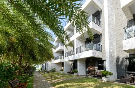 Oceanic Pearl Resort Отели рядом с достопримечательностью «White Lighthouse»