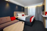 Holiday Inn Express London - Luton Airport Hotels in 