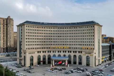 Merlinhod Zhonghua Hotel (Xilinhot Railway Station)