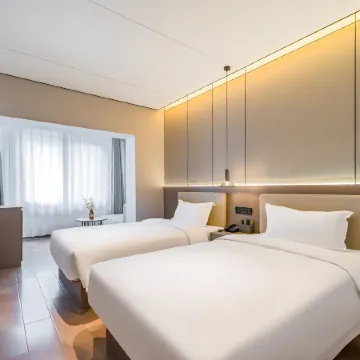 ...and hotel(Beijing South Railway Station Yangqiao)