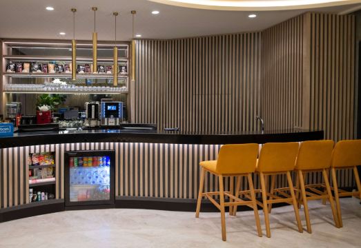 Hampton by Hilton Istanbul Merter의 깨끗한 객실 내부
