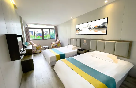 易佰酒店（鳳鳴金街汽車站店）