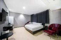 Idun Hotel - parking