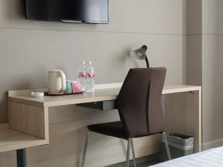 Jinjiang Inn (Weifang Taihua City & weifang train station)