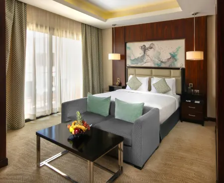 Triumph Luxury Hotel Отели рядом с достопримечательностью «Канадский международный колледж - CIC»