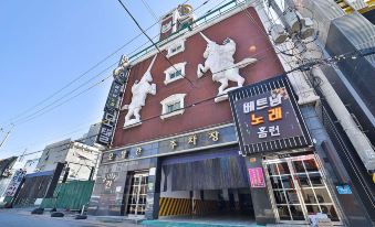 2. 칸모텔..