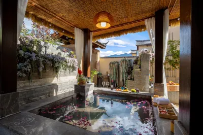 Lijiang Agarwood Ink Stained Snow Mountain Private Soup Hot Spring Resort