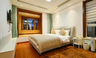 Summer Homestay (Changbai Mountain Edelweiss Deer Taming Garden Branch)