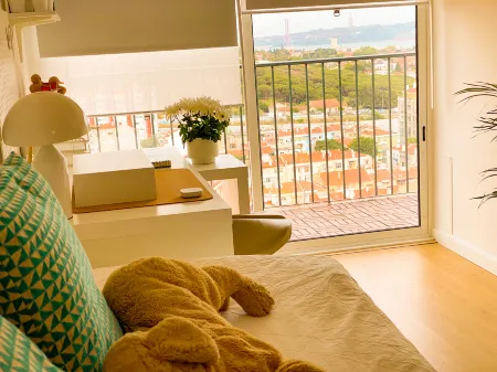 Deluxe 3-bedroom Duplex with stunning Lisbon views Отели в г. Круш-Кебрада — Дафунду