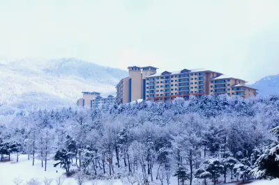 Oak Valley Resort Hotels near Manjong Station