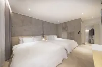 Croissant Hotel Guri by Aank