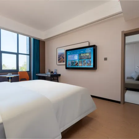 H Hotel (Yiyang Hunan City College)