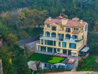 Yixiu Yijing Yishengyuan · Golf Villa (Yangzonghai Tourism Resort) Hotels near Yongfengying Railway Station