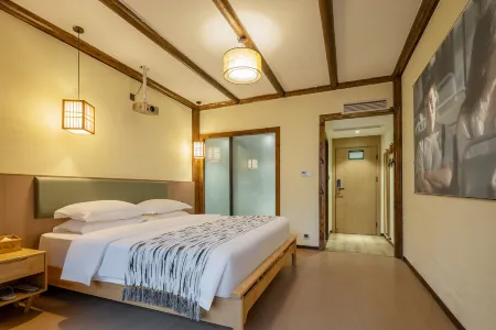 Floral Hotel· Shennongjia Yunjian Qishe hotel (Muyu Branch) Отели рядом с достопримечательностью «Muyu Town»