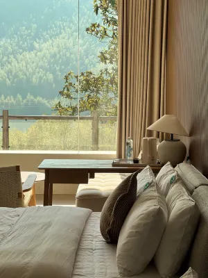 floral hotel Yichun and Jinyunshang mountain spring Jingshu Homestay