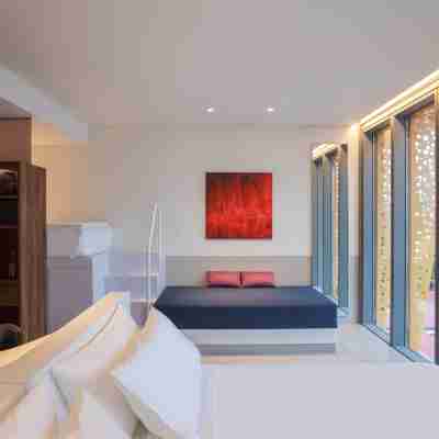 Wink Hotel Hai Phong - 24Hrs Stay & Rooftop Pool Bar Rooms