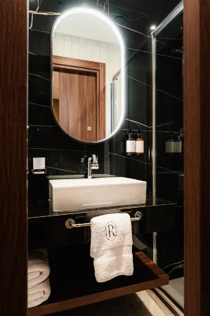 Royale Sainte Hélène Boutique Hotel Отели рядом с достопримечательностью «Splash & Fun Water Park»