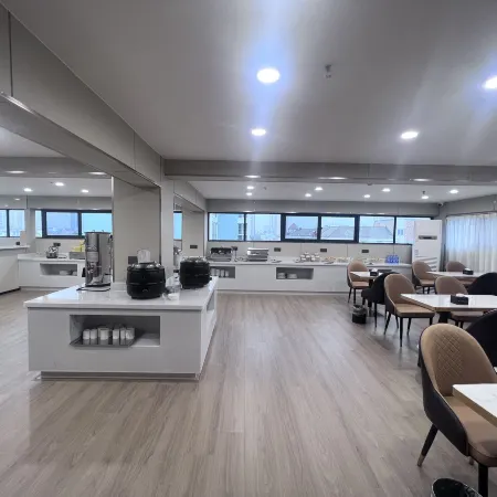 Elong R.YUN Hotel (Mingguang Station Central Plaza)